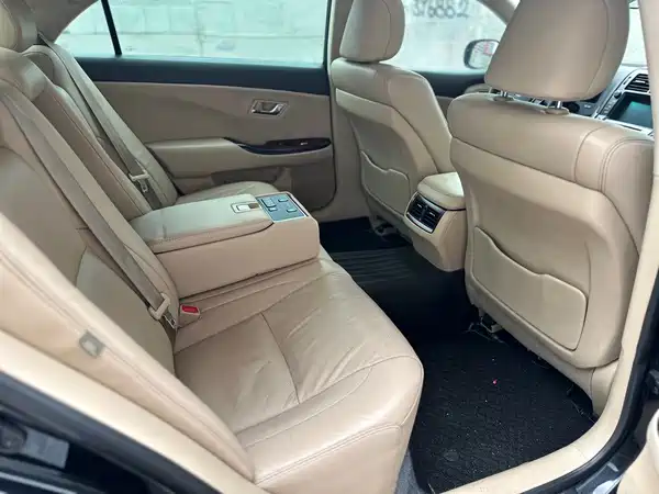 Toyota Crown 2010