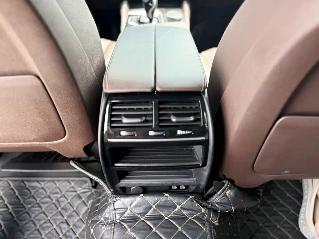 BMW 5 Series 2021 — фото 12
