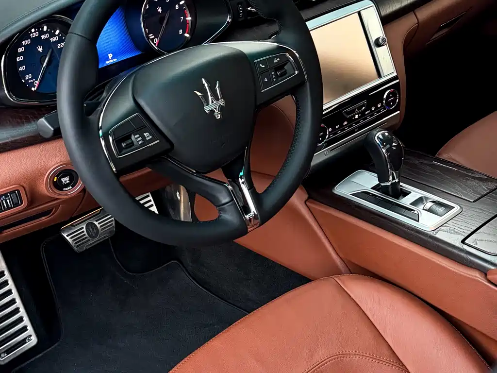 Maserati Quattroporte 2015 — фото 24