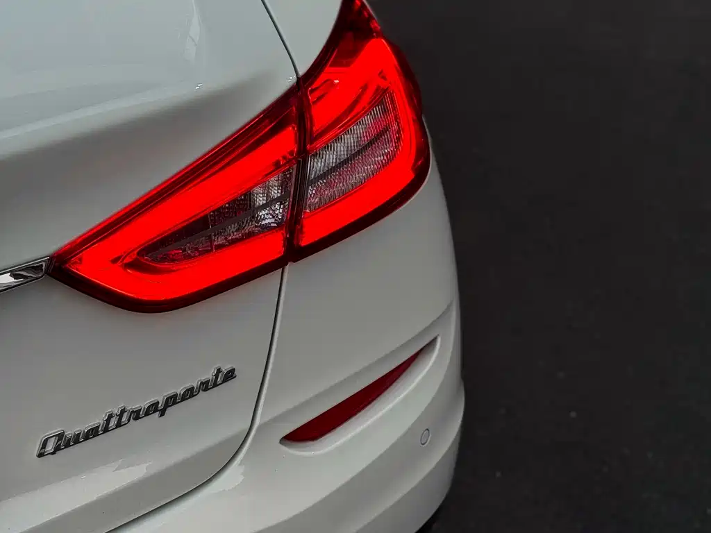 Maserati Quattroporte 2015 — фото 13