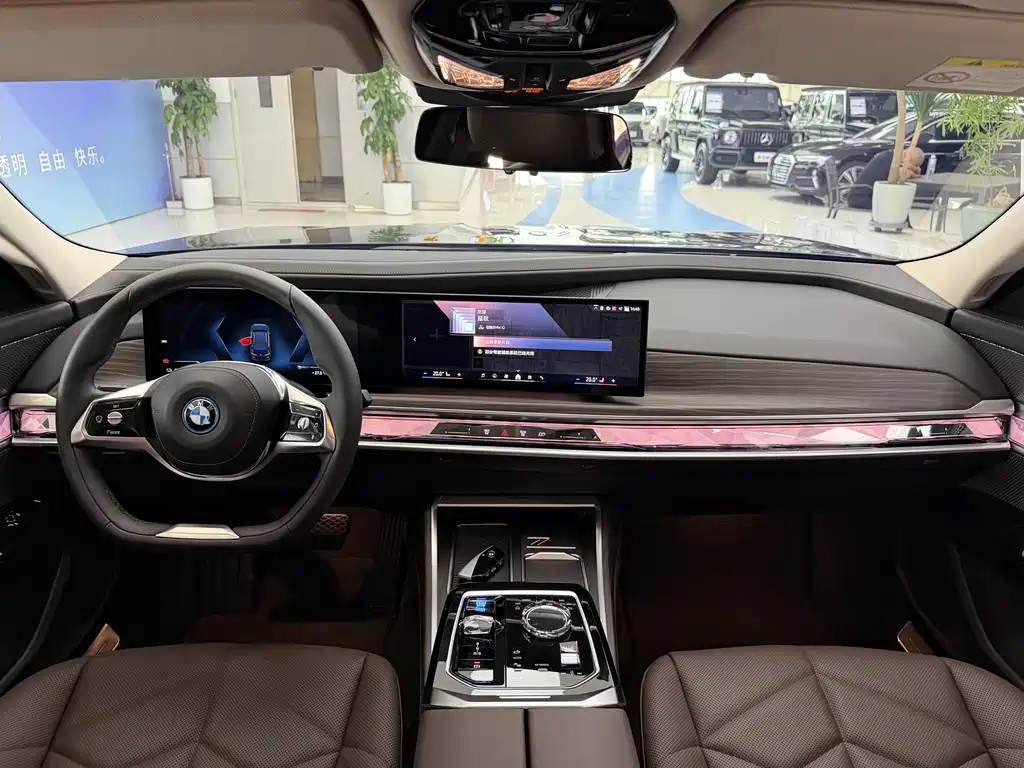 BMW i7 2025 — фото 12