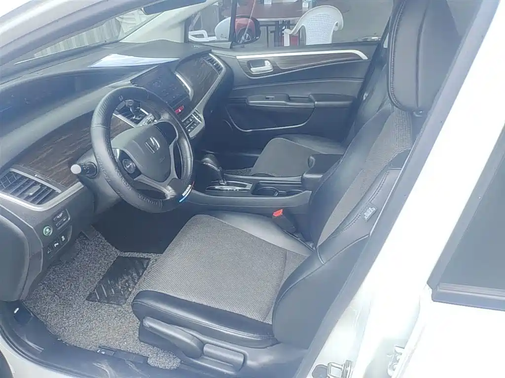 Honda Jade 2017 — фото 15