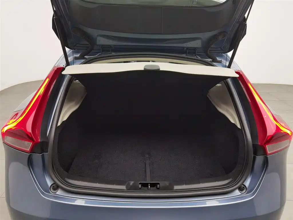 Volvo V40 2013 — фото 16