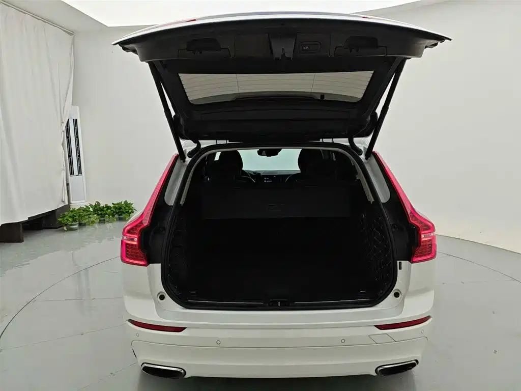 Volvo XC60 2019 — фото 12