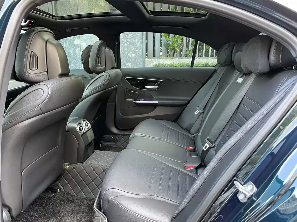 Mercedes-Benz C-Class 2025