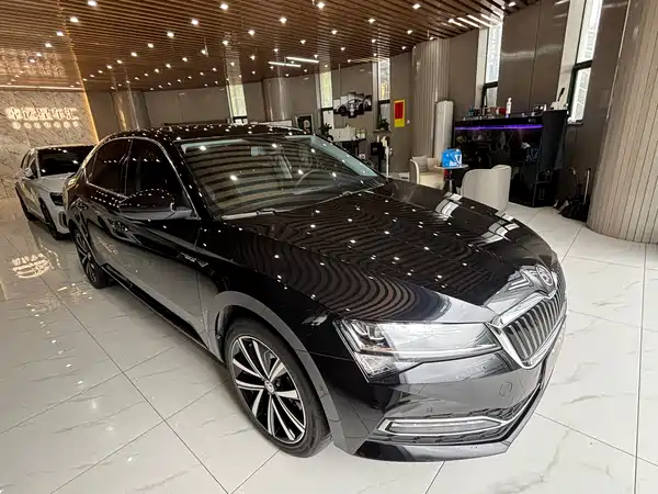 Skoda Superb 2025