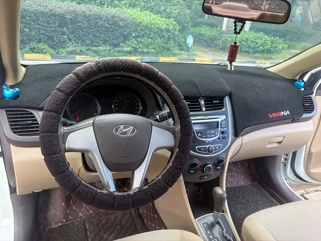Hyundai Accent 2013 — фото 15