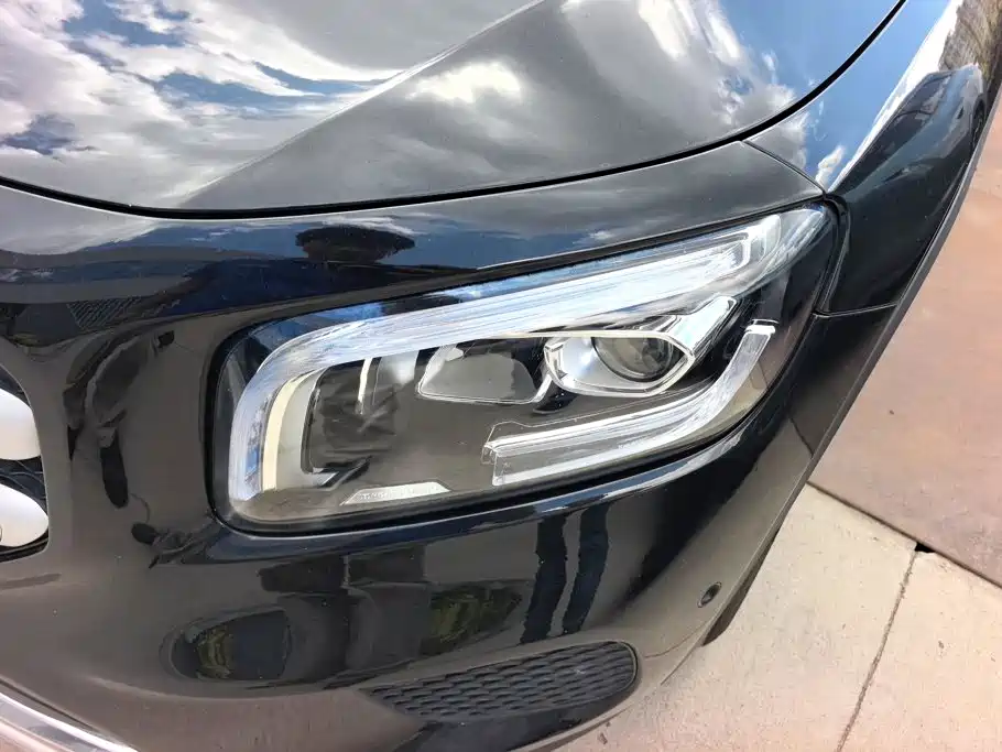 Mercedes-Benz GLB 2023