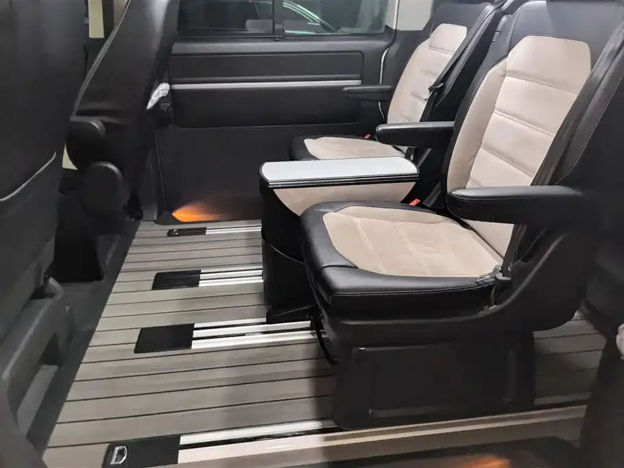Volkswagen Multivan 2018 — фото 11