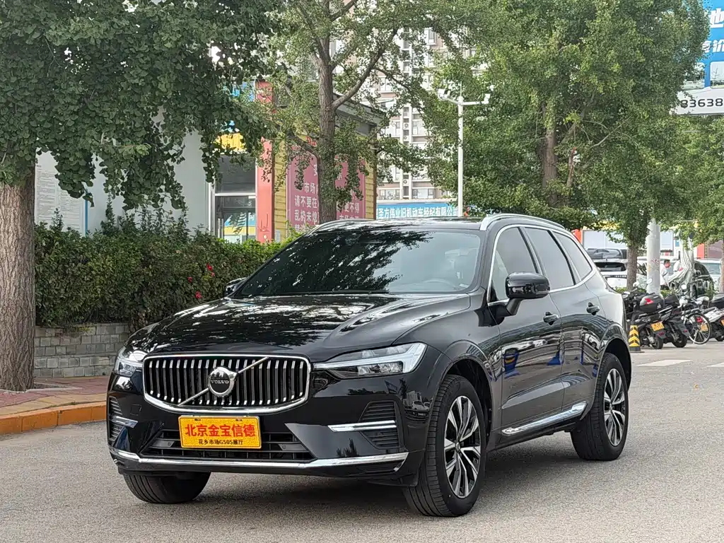 Volvo XC60 2023 — фото 1