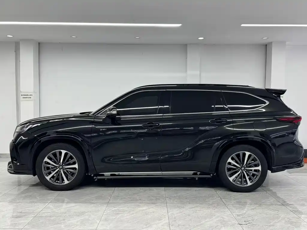 Toyota Crown Kluger 2025 — фото 11