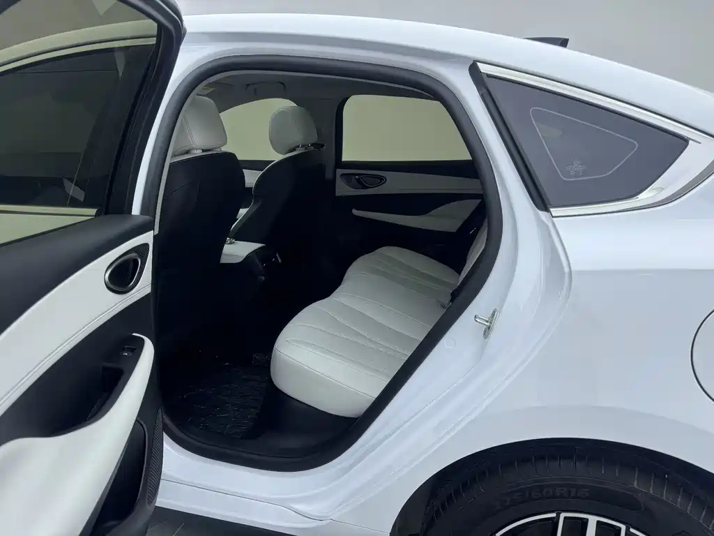BYD Seal 05 DM-i 2025 — фото 13