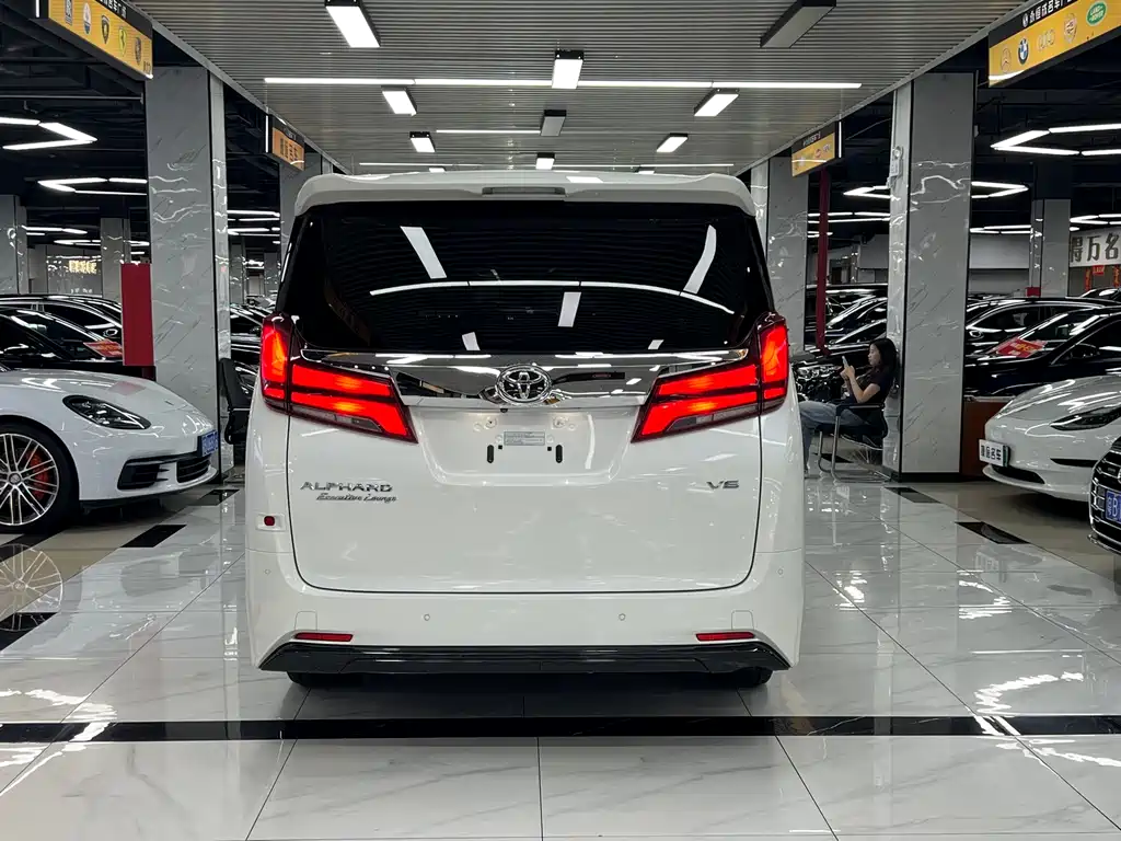 Toyota Alphard 2018 — фото 7