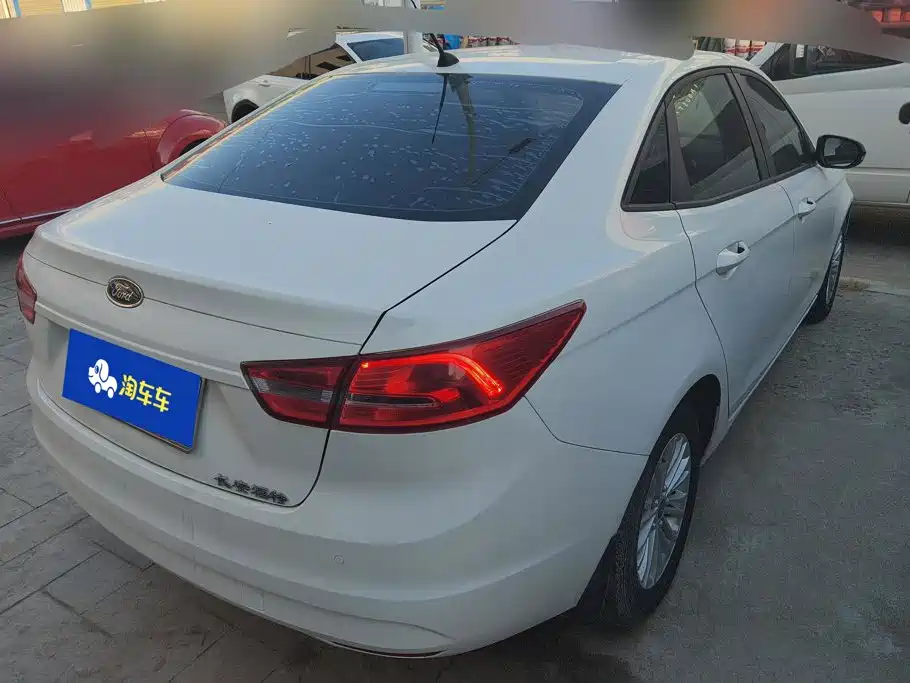 Ford Escort 2015