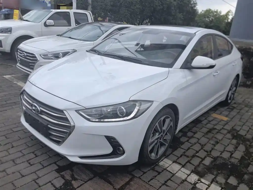 Hyundai Elantra 2016 — фото 1