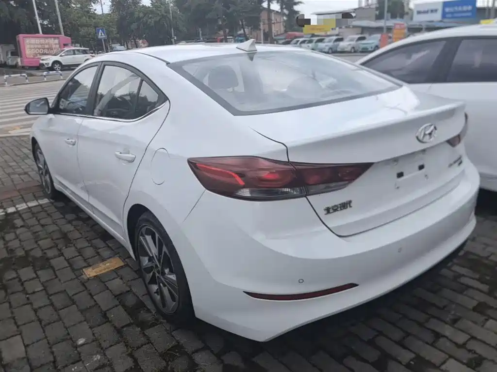 Hyundai Elantra 2016 — фото 5