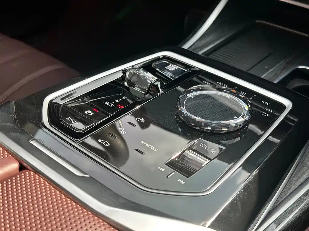 BMW 7 Series 2024 — фото 13