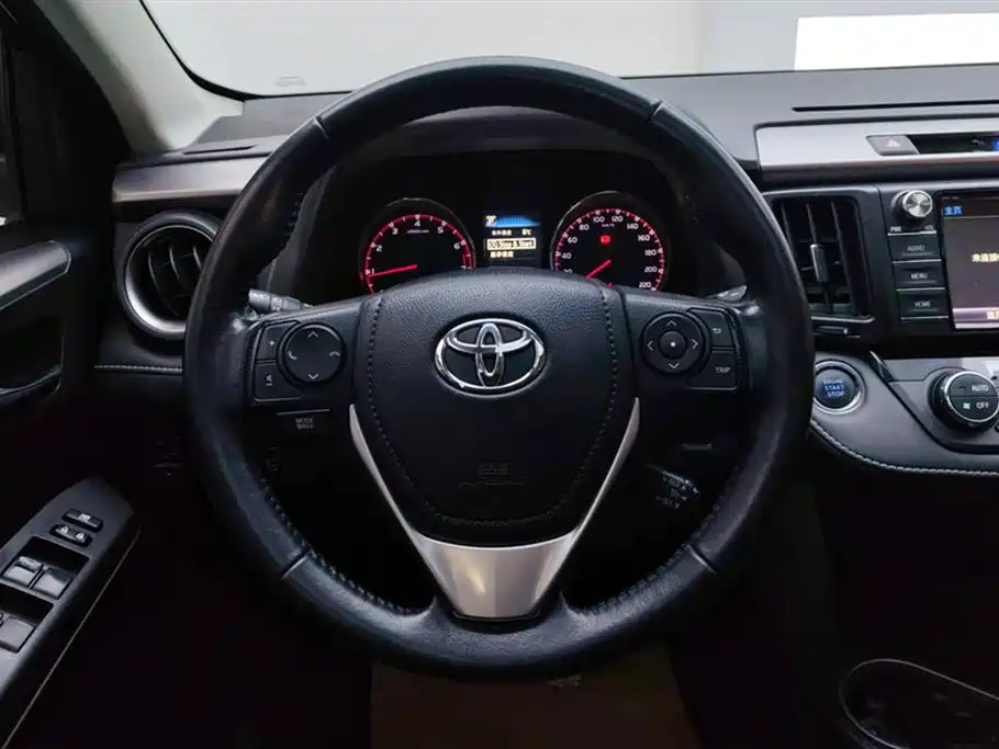 Toyota RAV4 2018 — фото 15