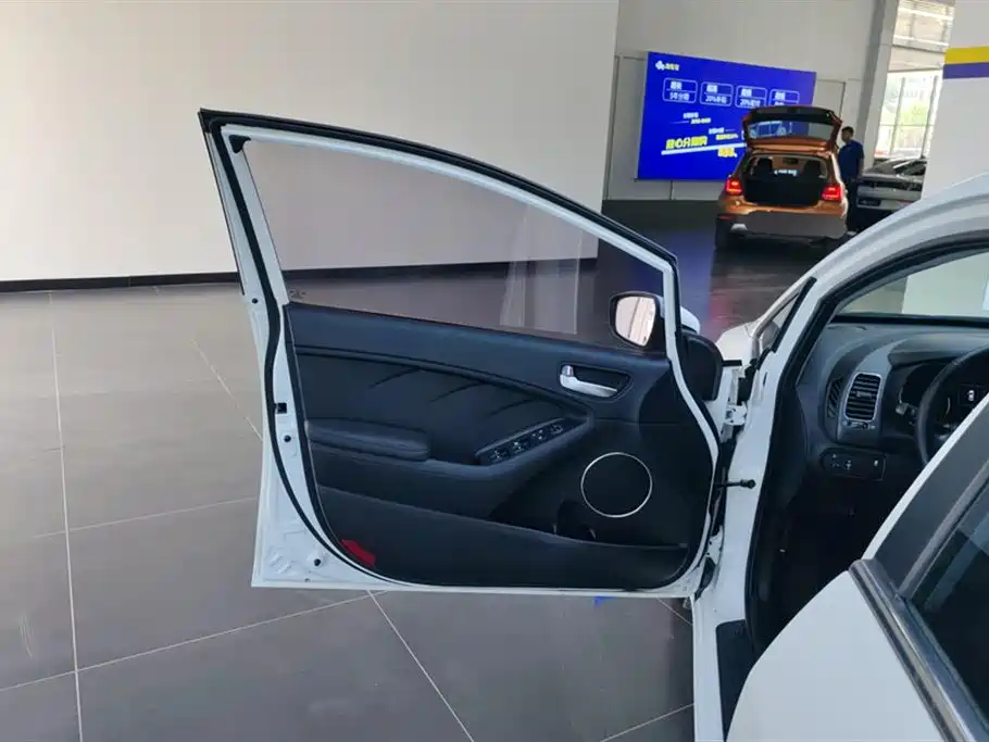 Kia K3 2016