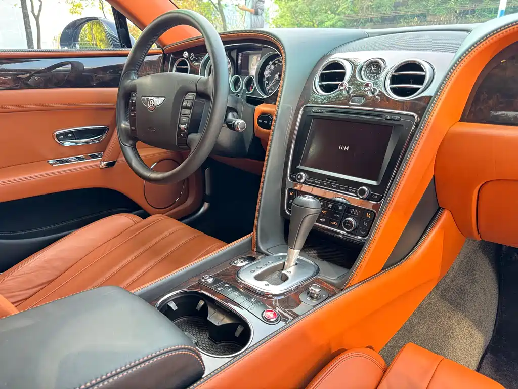 Bentley Flying Spur 2017 — фото 13