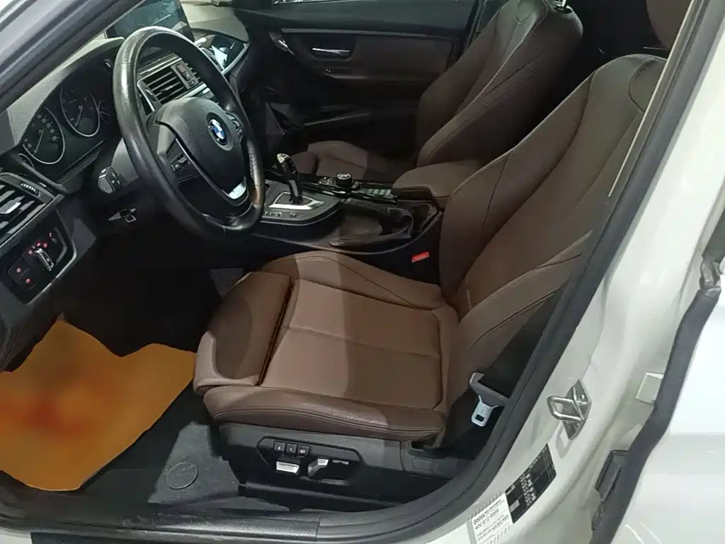 BMW 3 Series 2018 — фото 15