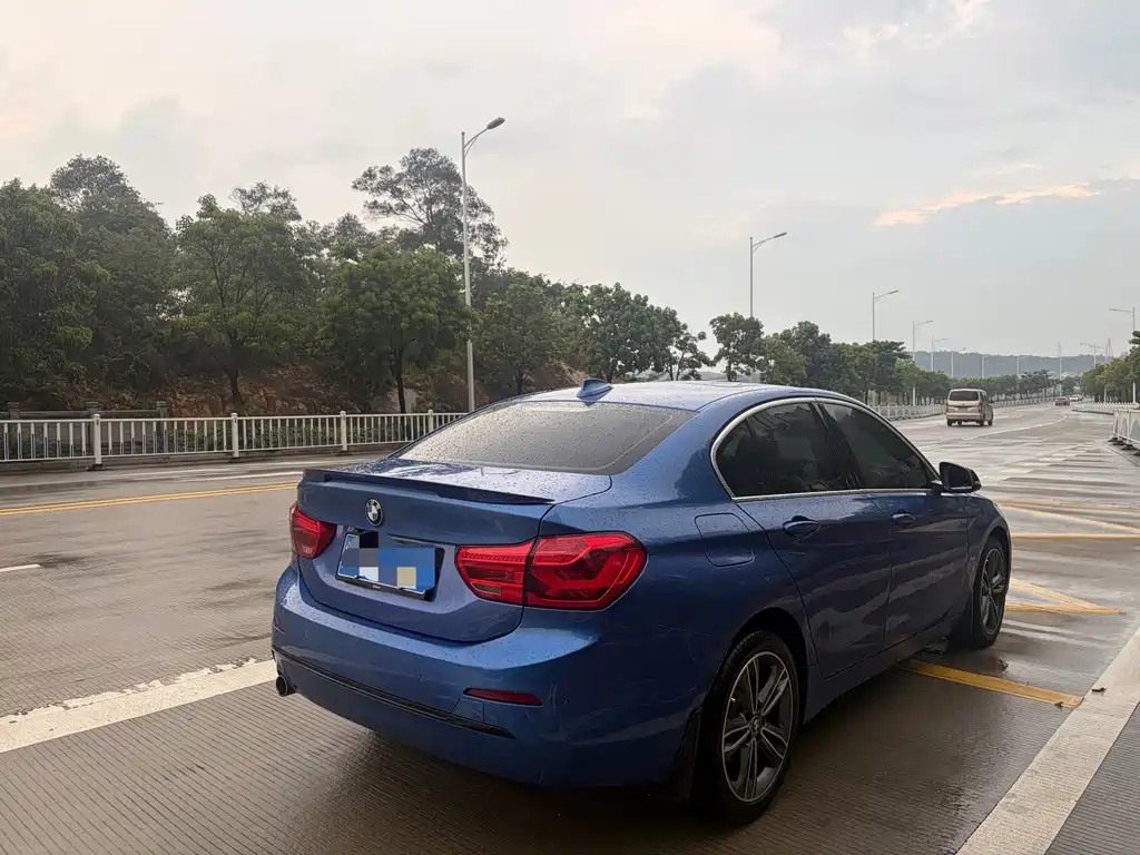 BMW 1 Series 2018 — фото 11