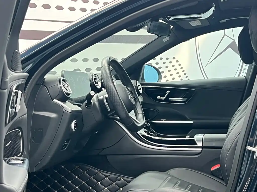 Mercedes-Benz C-Class 2024 — фото 6