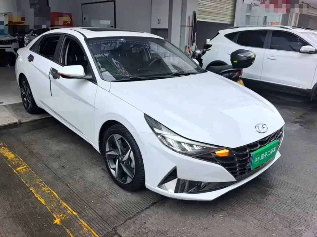 Hyundai Elantra 2022