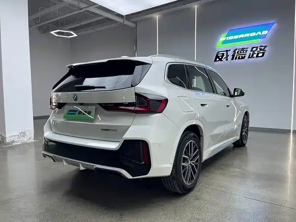 BMW iX1 2025