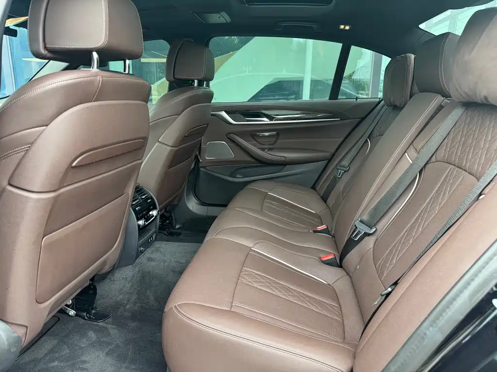 BMW 5 Series 2022 — фото 15