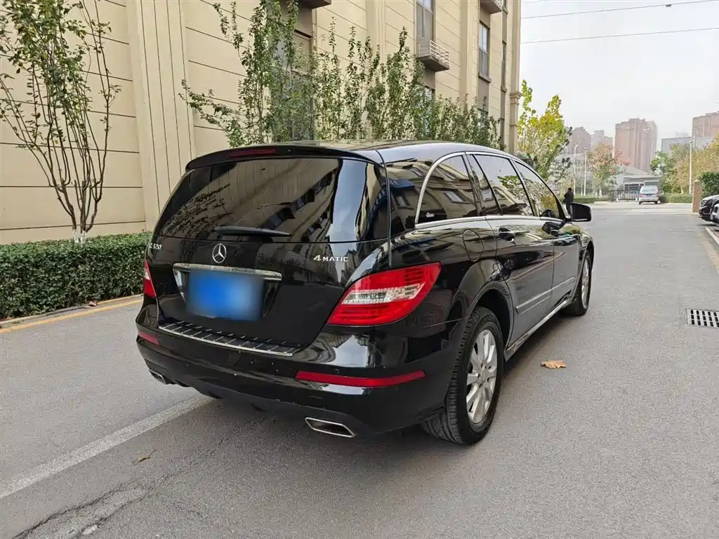 Mercedes-Benz R-Class 2017 — фото 28
