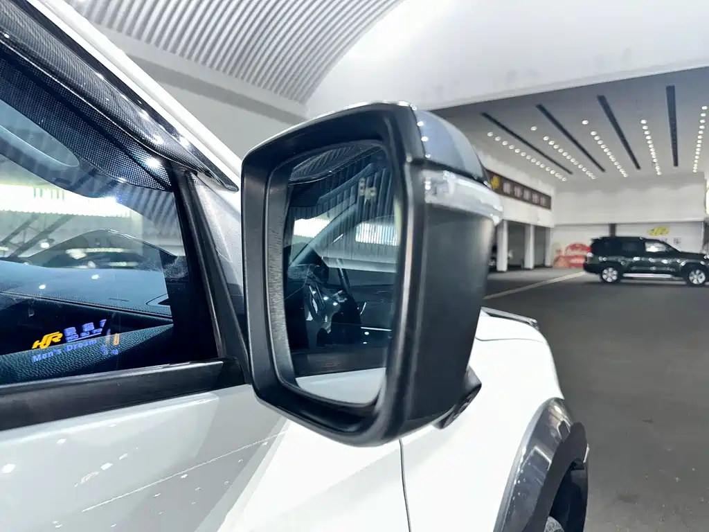 Isuzu D-MAX 2023 — фото 15