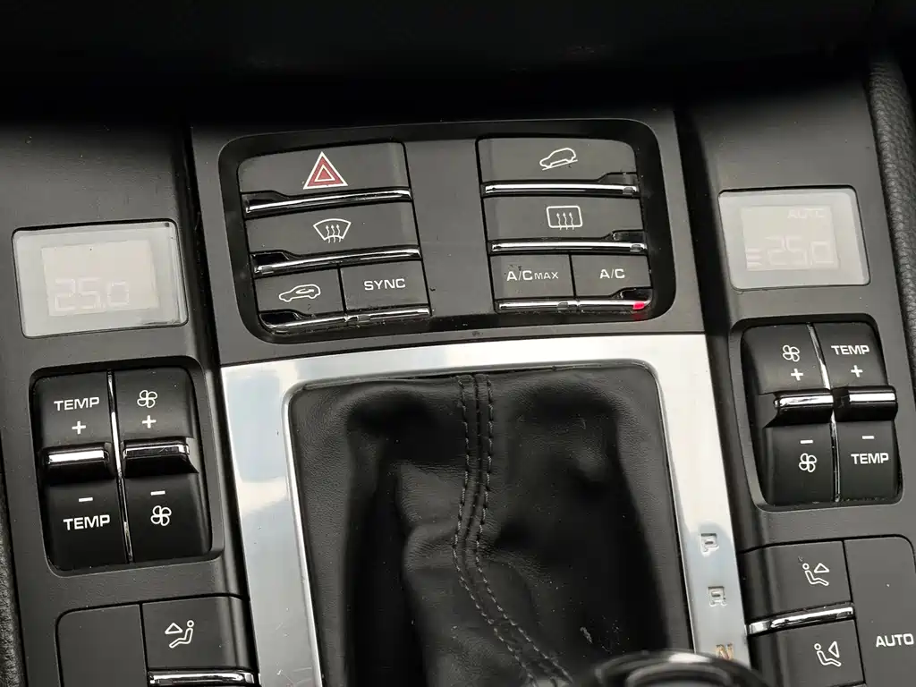 Porsche Macan 2018 — фото 14
