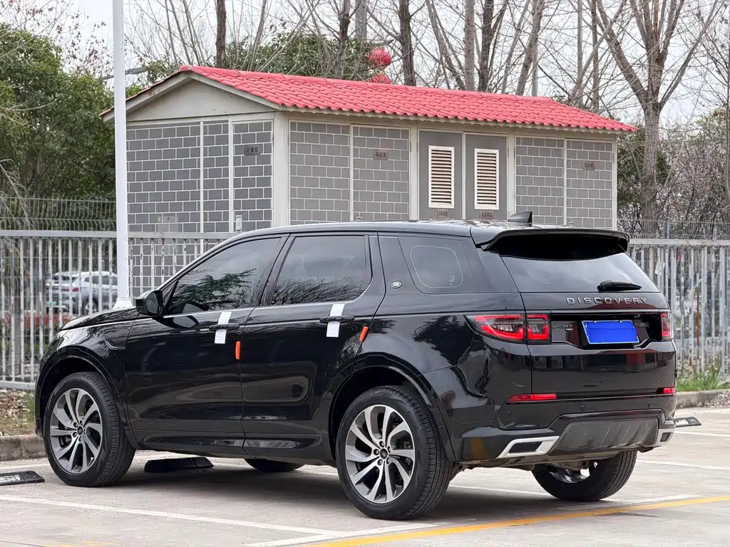 Land Rover Discovery Sport 2023 — фото 8