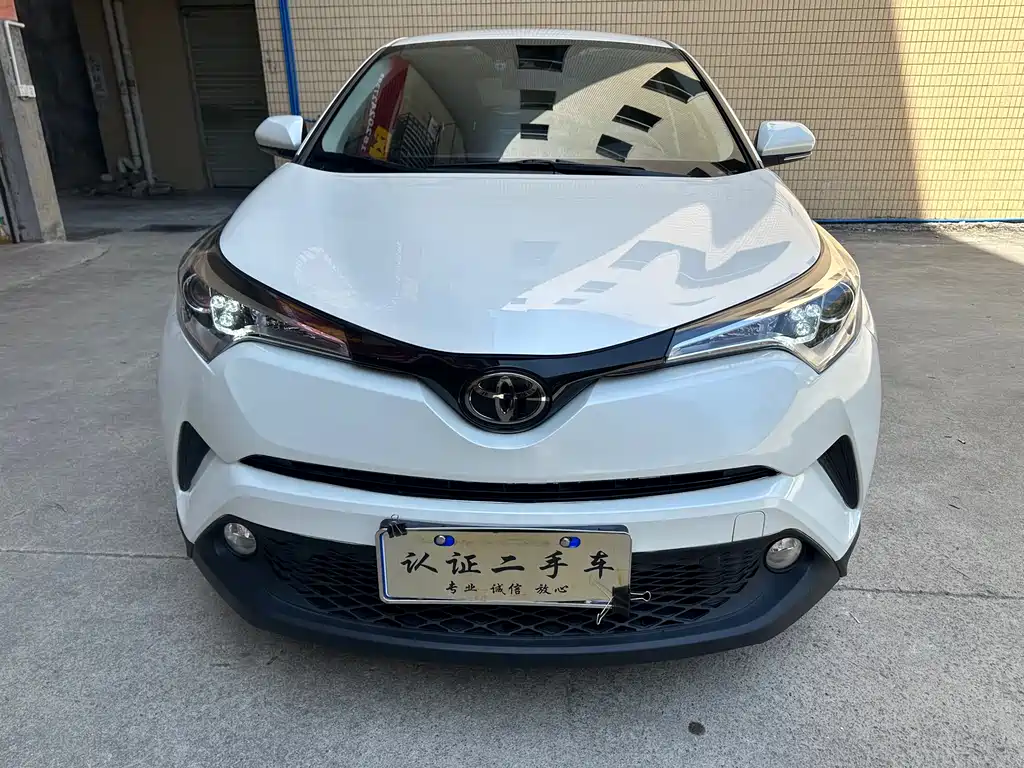 Toyota C-HR 2019 — фото 2