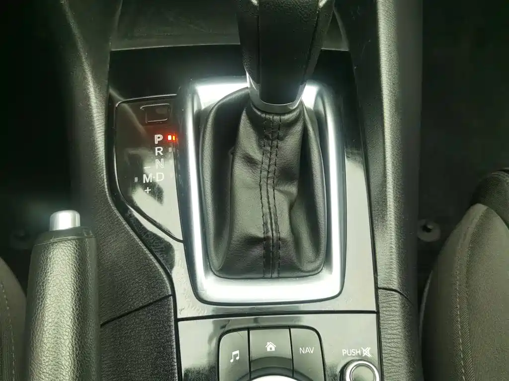 Mazda 3 Axela 2016 — фото 13