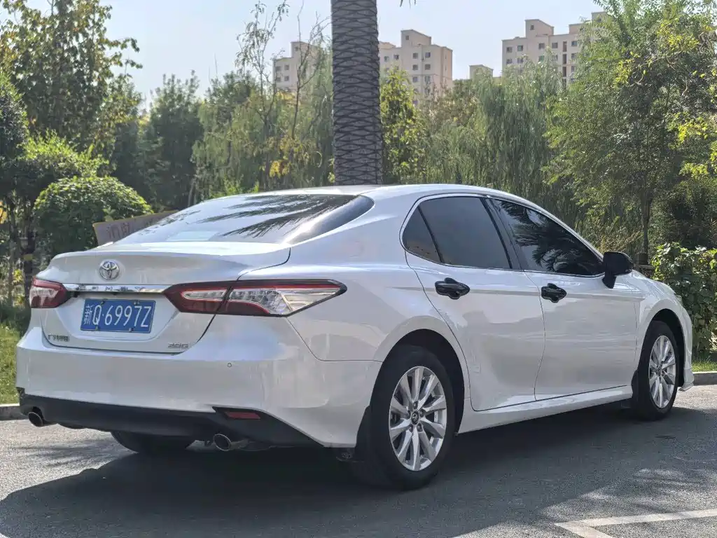 Toyota Camry 2021 — фото 9