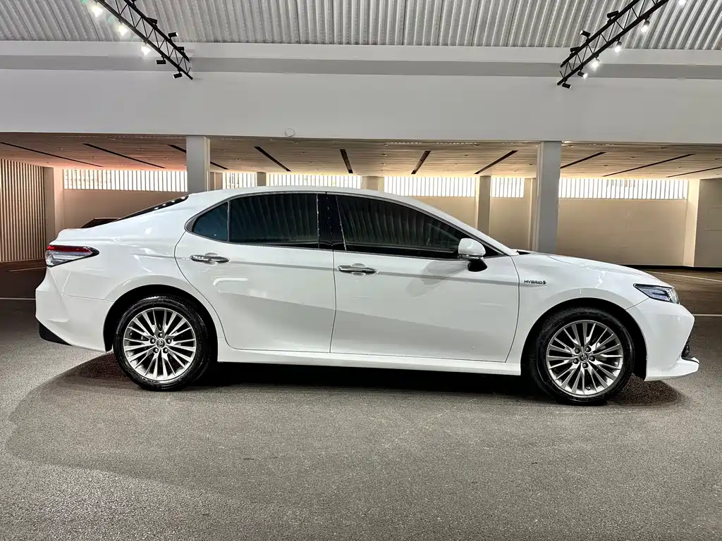 Toyota Camry 2020 — фото 5