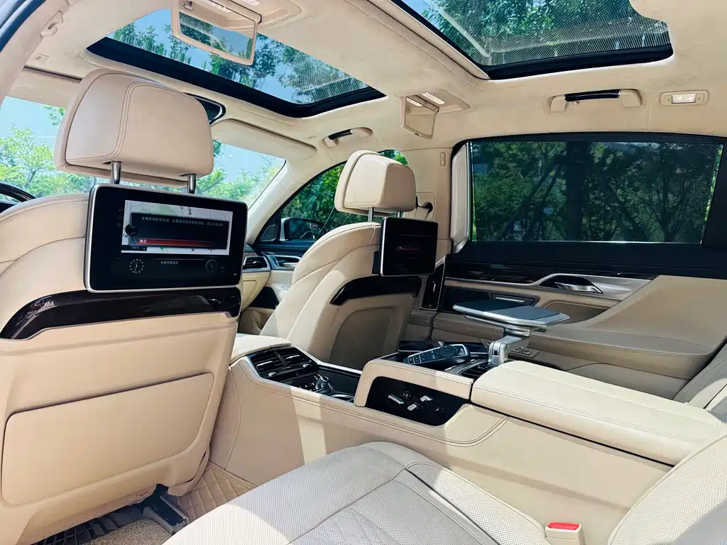 BMW 7 Series 2016 — фото 9