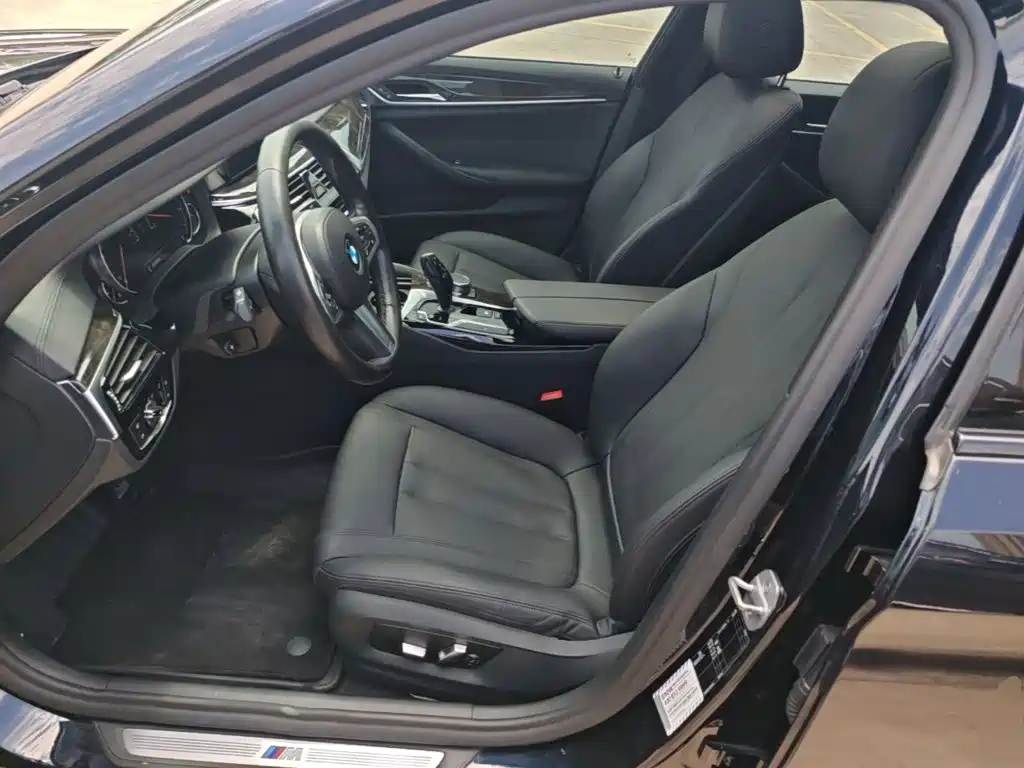 BMW 5 Series 2018 — фото 15