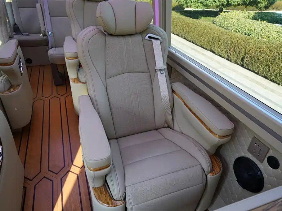 Toyota Coaster 2021 — фото 17
