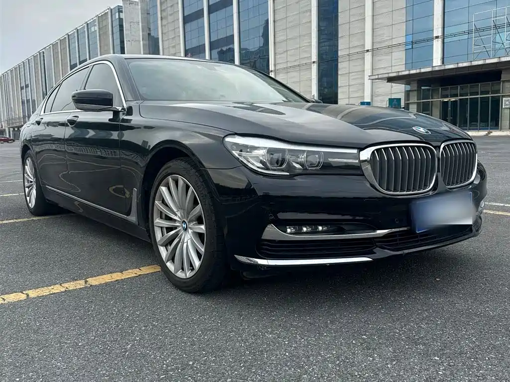 BMW 7 Series 2018 — фото 30
