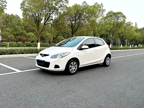 Mazda 2 2011
