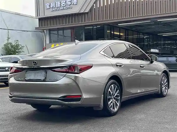 Lexus ES 2024