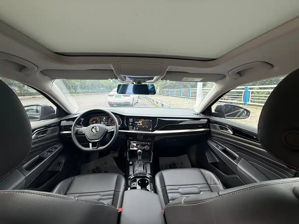 Volkswagen Passat 2019 — фото 12