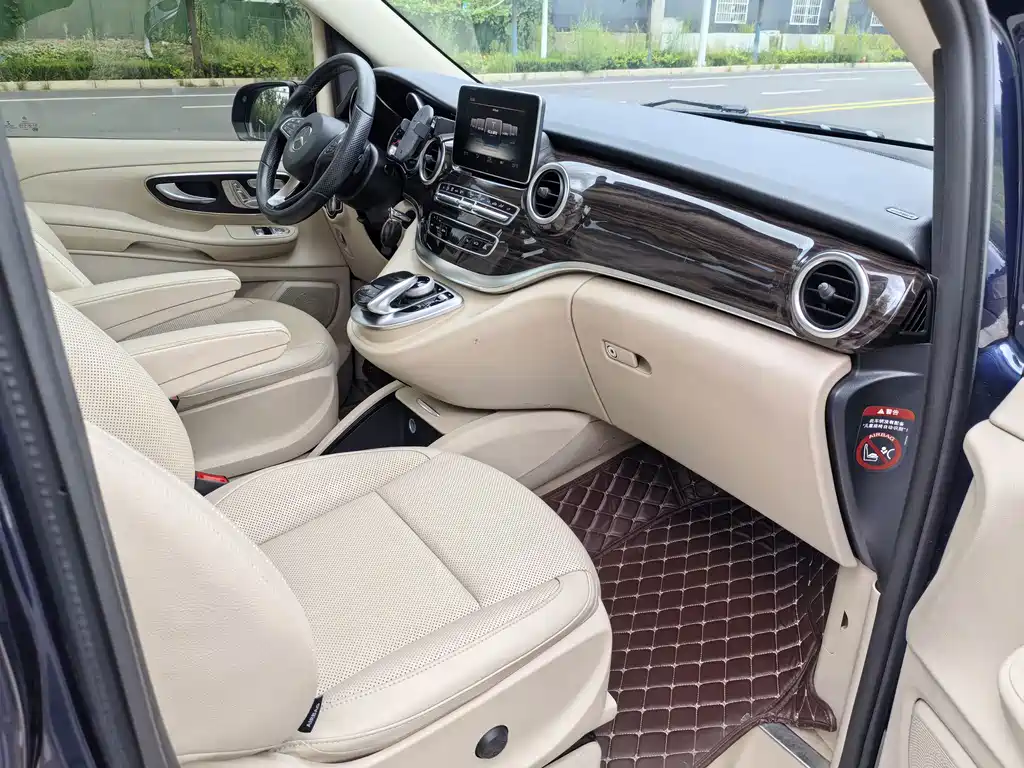 Mercedes-Benz V-Class 2018 — фото 10