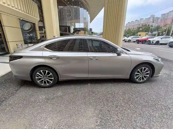 Lexus ES 2026