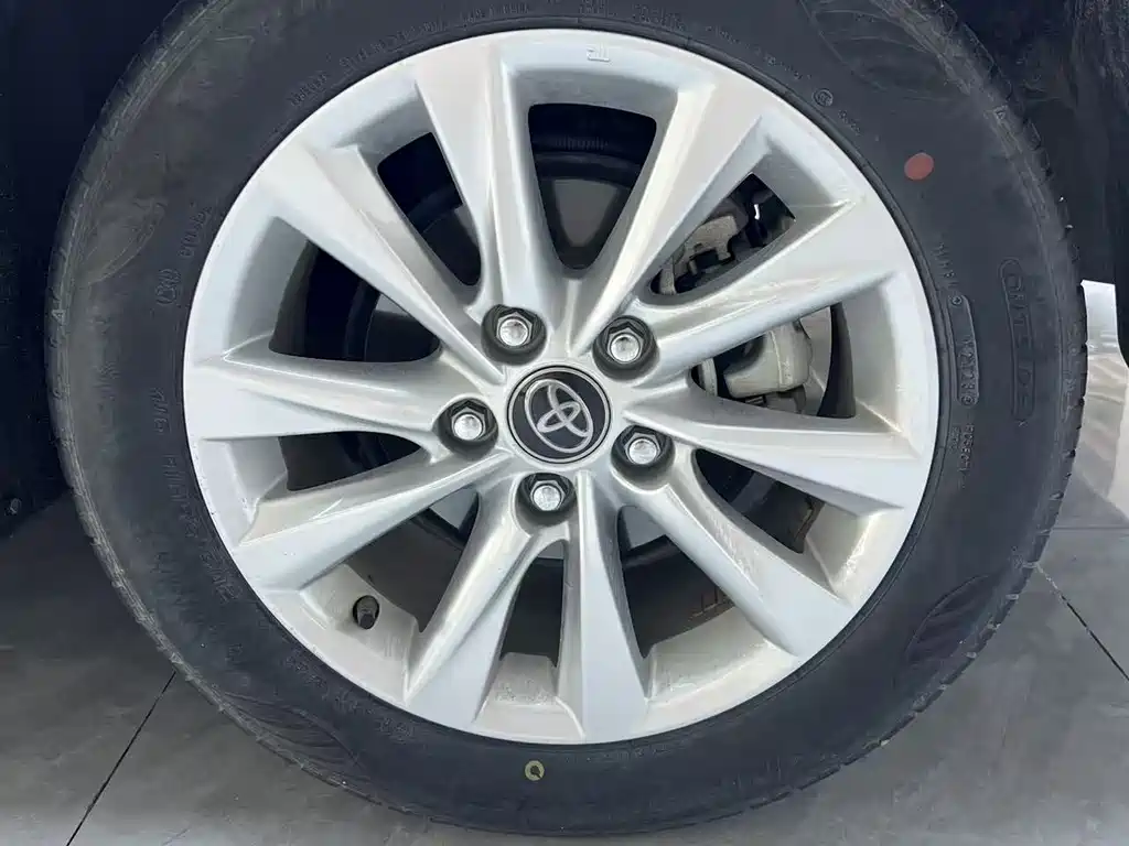 Toyota Corolla 2023 — фото 16