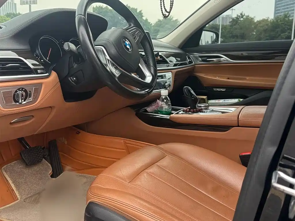 BMW 7 Series 2018 — фото 16