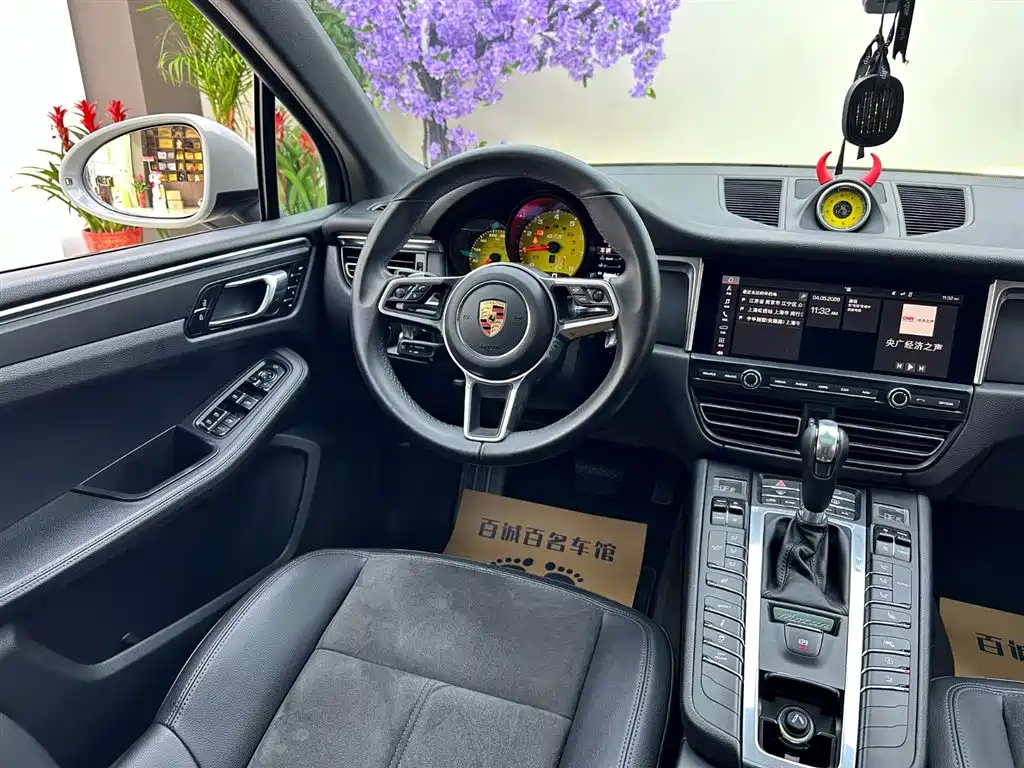 Porsche Macan 2019 — фото 15